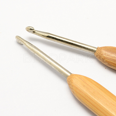 12 Sizes Bamboo Handle Iron Crochet Hooks Needles TOOL-R034-M-1