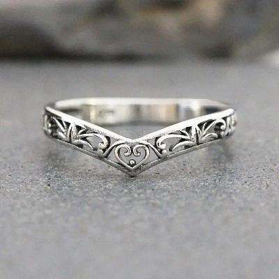 Hollow Out V-Shaped Heart Pattern Brass Finger Rings FS-WGACF43-03-1